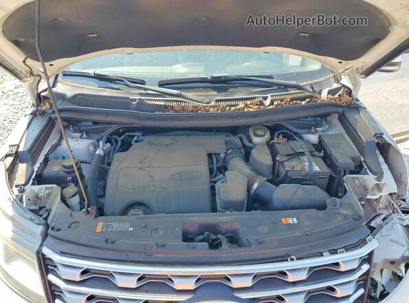 1FM5K8F86HGC54841 2017 FORD EXPLORER White Vista del compartimento del motor