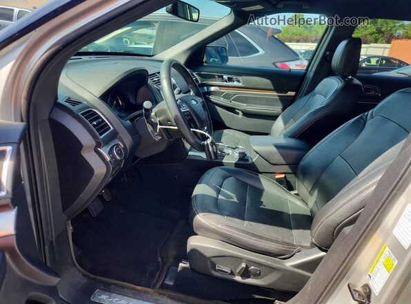 1FM5K8F88JGA85945 2018 FORD EXPLORER Silver Вид салону спереду