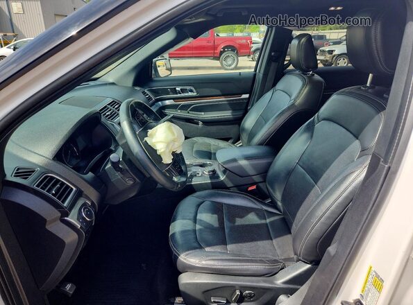 1FM5K8F88JGC30448 2018 FORD EXPLORER White Front interior view