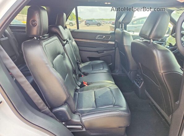 1FM5K8F88JGC30448 2018 FORD EXPLORER White Rear seats view
