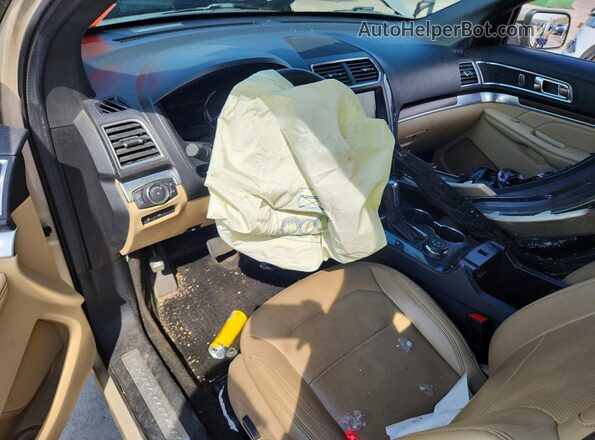 1FM5K8F89HGD88145 2017 FORD EXPLORER Золотой Вид панели приборов
