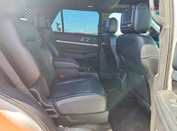 1FM5K8GT5GGC01937 2016 FORD EXPLORER White Widok wnętrza z tyłu
