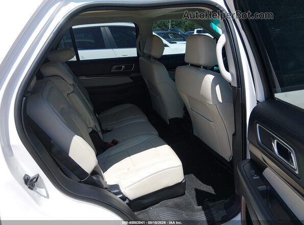 1FM5K8HT3HGB07653 2017 FORD EXPLORER White Widok naklejki z numerem VIN