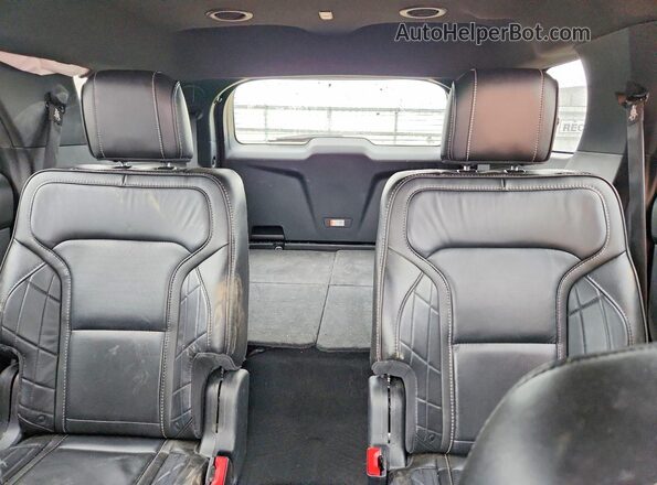 1FM5K8HT5JGC87711 2018 FORD EXPLORER Red Widok tylnych siedzeń
