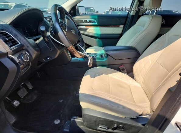 1FM5K8HT6GGA72895 2016 FORD EXPLORER White Front interior view