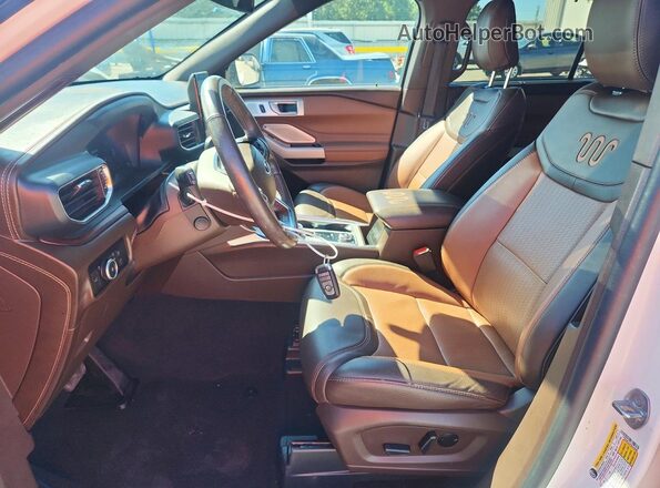 1FM5K8LC3PGC34666 2023 FORD EXPLORER Белый Вид салона спереди