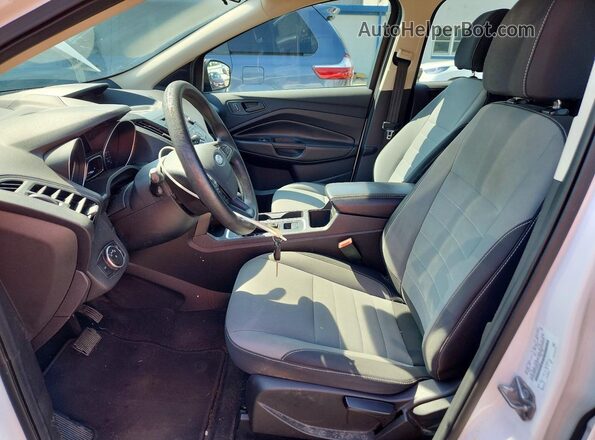 1FMCU0F71HUE82306 2017 FORD ESCAPE White Widok wnętrza z przodu