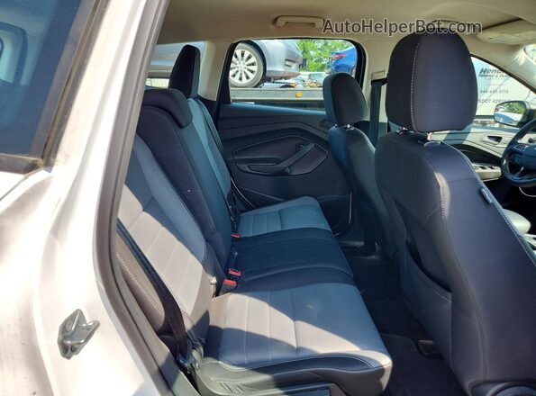 1FMCU0F71HUE82306 2017 FORD ESCAPE White Widok wnętrza z tyłu