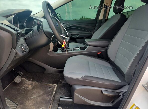 1FMCU0F71JUB46886 2018 FORD ESCAPE White Widok wnętrza z przodu