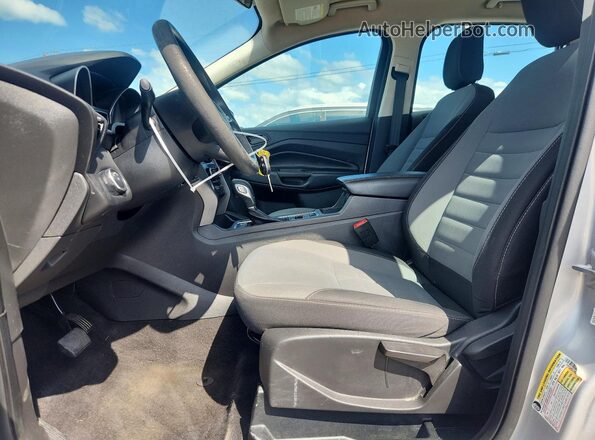 1FMCU0F71KUB94910 2019 FORD ESCAPE Серебряный Вид салона спереди