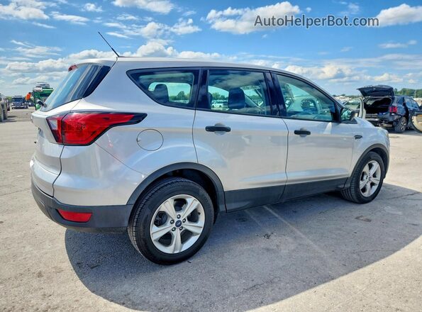 1FMCU0F71KUB94910 2019 FORD ESCAPE Серебряный Задняя правая четверть