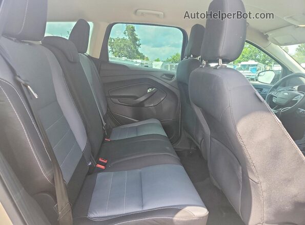 1FMCU0F73JUB43259 2018 FORD ESCAPE Cream Vista interior trasera