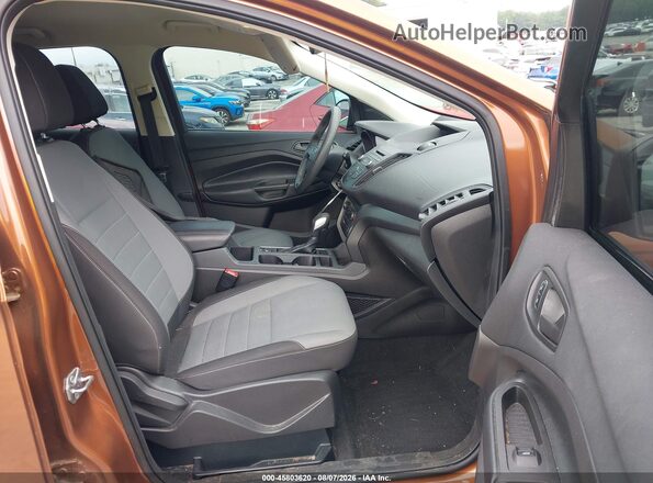 1FMCU0F76HUD16136 2017 FORD ESCAPE Orange Front interior view