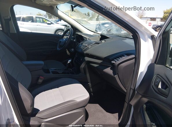 1FMCU0F76KUC10907 2019 FORD ESCAPE Белый Вид салона спереди