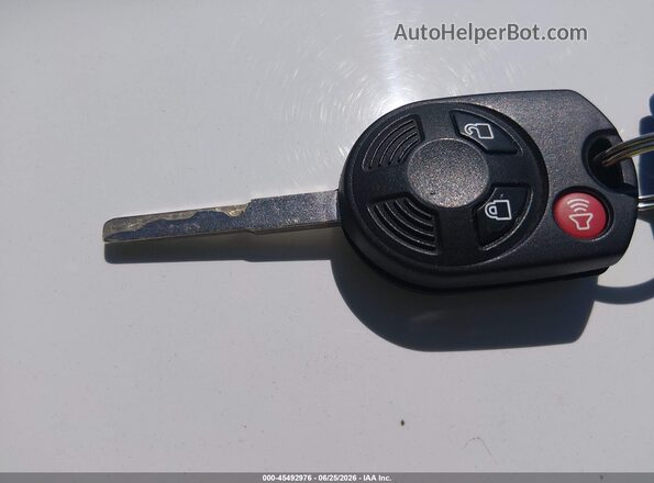1FMCU0F76KUC10907 2019 FORD ESCAPE Белый Вид панели приборов