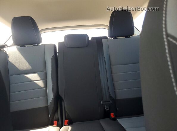 1FMCU0F77JUB96353 2018 FORD ESCAPE White Widok tylnych siedzeń