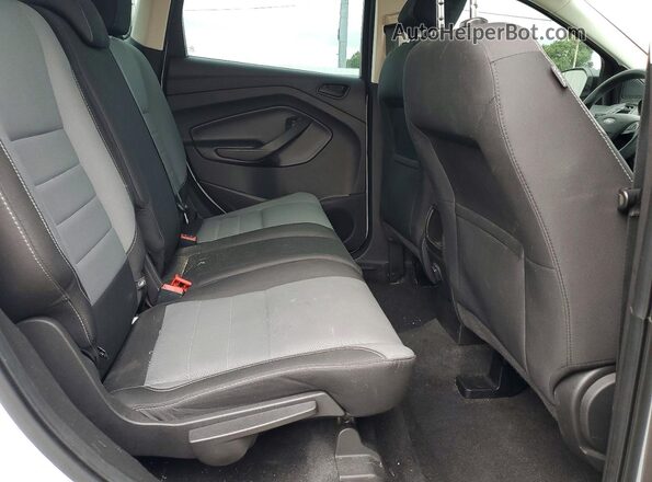 1FMCU0F7XHUC73002 2017 FORD ESCAPE White Widok wnętrza z tyłu