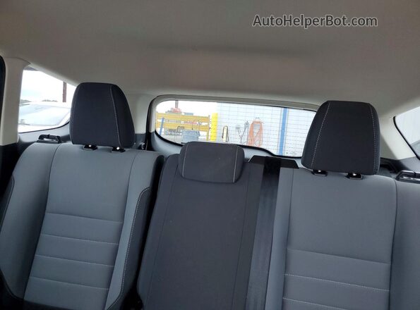 1FMCU0F7XHUC73002 2017 FORD ESCAPE White Widok tylnych siedzeń