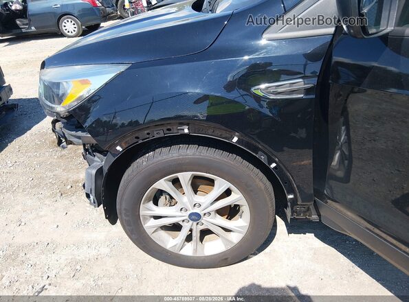 1FMCU0F7XHUD92247 2017 FORD ESCAPE Черный Вид спереди