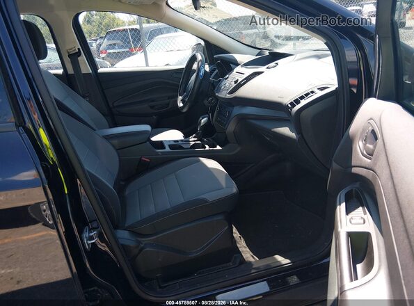 1FMCU0F7XHUD92247 2017 FORD ESCAPE Черный Вид салона спереди