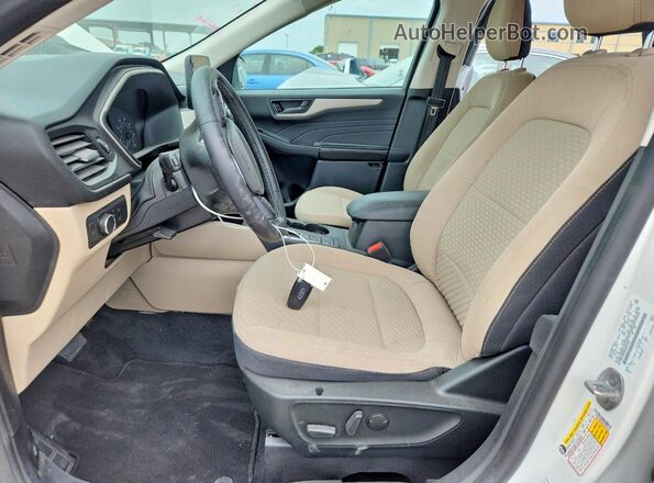 1FMCU0G66NUB61654 2022 FORD ESCAPE White Widok wnętrza z przodu