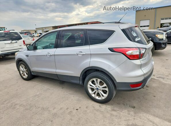 1FMCU0G90HUD44708 2017 FORD ESCAPE Silver Widok z przodu