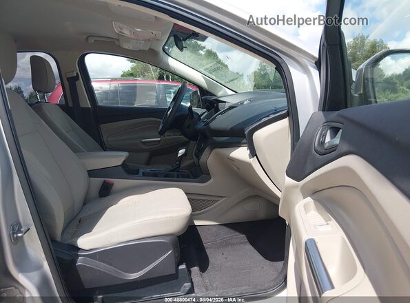 1FMCU0G90KUB33595 2019 FORD ESCAPE Серебряный Вид салона спереди