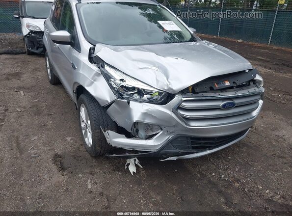 1FMCU0G93HUB73405 2017 FORD ESCAPE Silver Widok z przodu