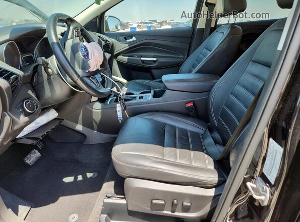 1FMCU0G94HUC60083 2017 FORD ESCAPE Черный Вид салона спереди