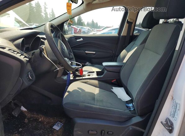 1FMCU0G95HUD44784 2017 FORD ESCAPE White Вид салону спереду