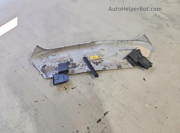 1FMCU0G98HUE52977 2017 FORD ESCAPE Silver VIN კოდის სტიკერის ხედი