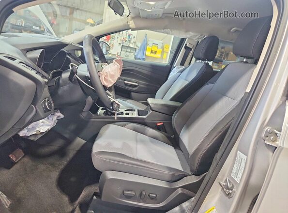 1FMCU0G98HUE52977 2017 FORD ESCAPE Silver წინა სალონის ხედი