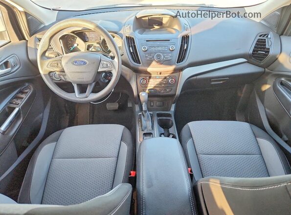 1FMCU0G9XHUB67472 2017 FORD ESCAPE Белый Вид панели приборов