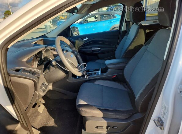 1FMCU0G9XHUB67472 2017 FORD ESCAPE Белый Вид салона спереди