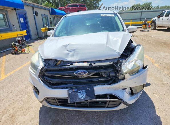 1FMCU0GD0HUA28004 2017 FORD ESCAPE Белый Вид спереди