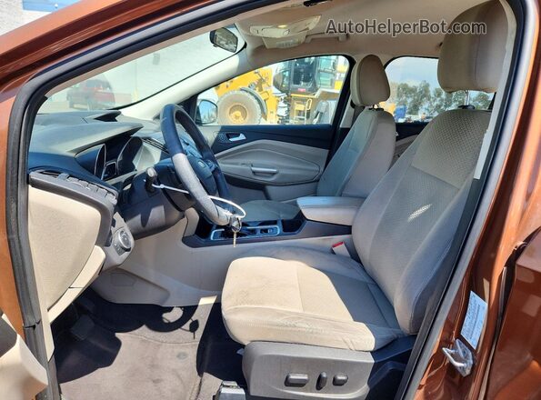 1FMCU0GD0HUA54716 2017 FORD ESCAPE Brown Front interior view