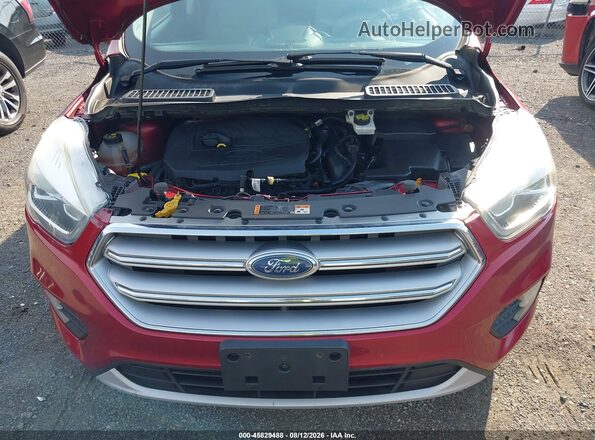 1FMCU0GD0HUB20231 2017 FORD ESCAPE Красный Вид спереди