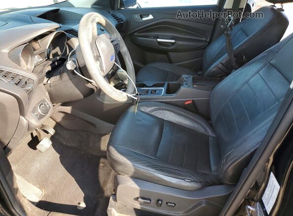 1FMCU0GD0HUB58607 2017 FORD ESCAPE Черный Вид салона спереди