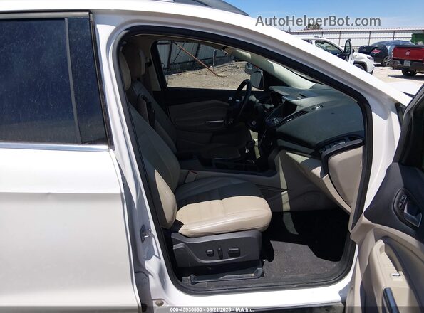 1FMCU0GD0HUB60261 2017 FORD ESCAPE White Vista interior delantera