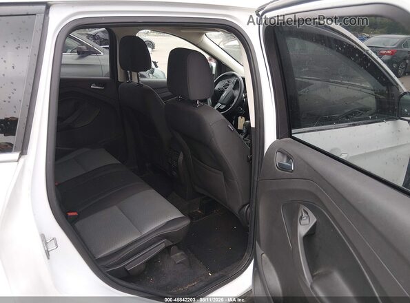 1FMCU0GD0HUC46055 2017 FORD ESCAPE White Widok naklejki z numerem VIN