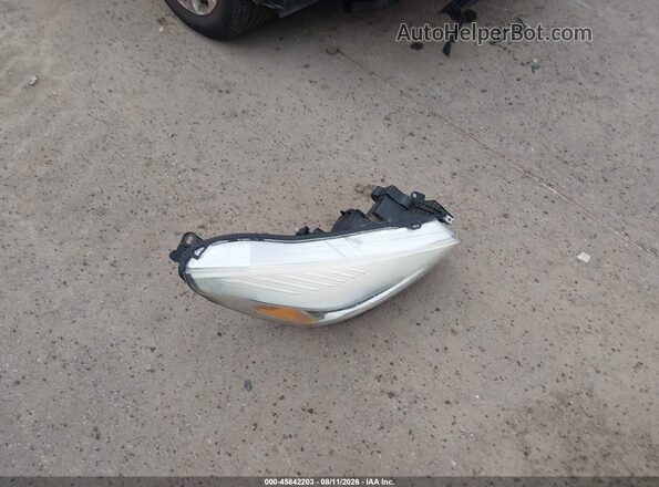 1FMCU0GD0HUC46055 2017 FORD ESCAPE White Widok zestawu wskaźników
