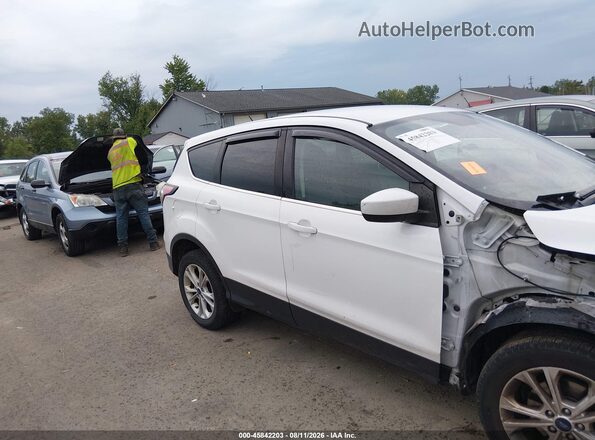 1FMCU0GD0HUC46055 2017 FORD ESCAPE White Widok wnętrza 360 stopni