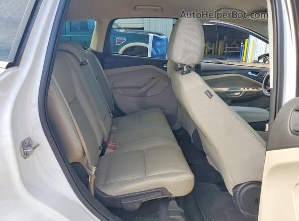 1FMCU0GD0HUD15536 2017 FORD ESCAPE Белый Вид задней части салона