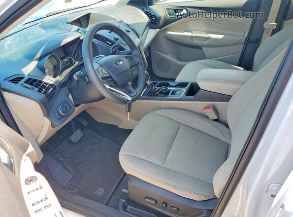 1FMCU0GD0HUD15536 2017 FORD ESCAPE Белый Вид салона спереди