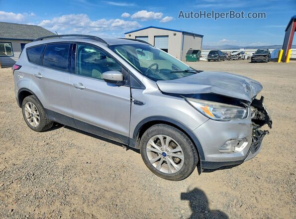 1FMCU0GD0JUB96909 2018 FORD ESCAPE Серебряный Передняя правая четверть