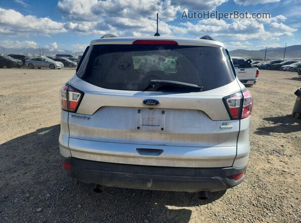 1FMCU0GD0JUB96909 2018 FORD ESCAPE Серебряный Вид сзади