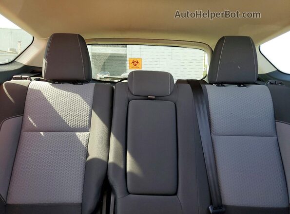1FMCU0GD1HUD48383 2017 FORD ESCAPE Silver Widok tylnych siedzeń