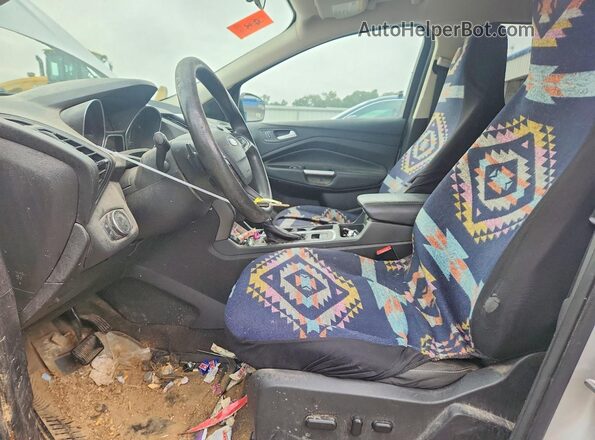 1FMCU0GD1HUE54719 2017 FORD ESCAPE Серебряный Вид салона спереди