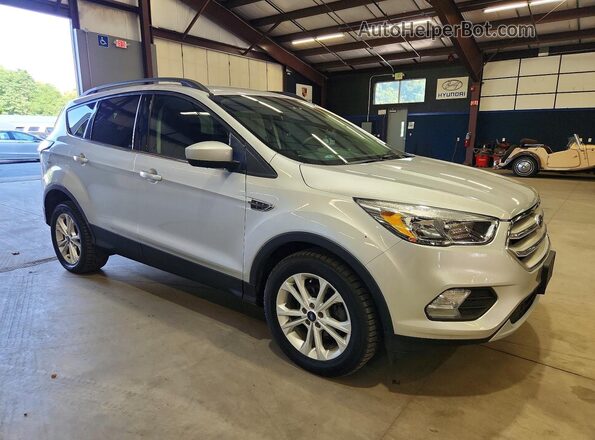 1FMCU0GD1JUB61845 2018 FORD ESCAPE Silver Delantero derecho