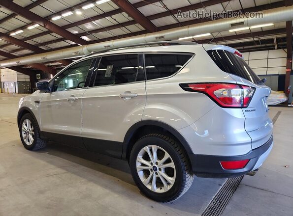1FMCU0GD1JUB61845 2018 FORD ESCAPE Silver Trasero izquierdo